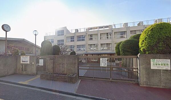 大阪市立鯰江中学校 550m