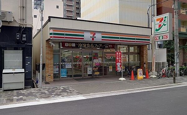 セブンイレブン大阪新町1丁目店 190m