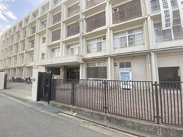 大阪市立梅香中学校 850m