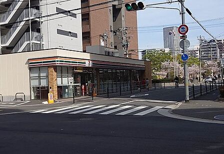 セブンイレブン大阪北堀江4丁目店 310m