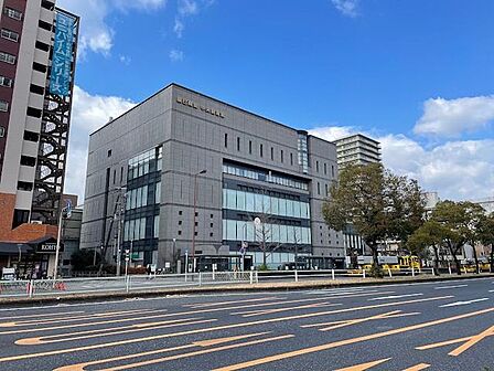 大阪市立中央図書館 380m