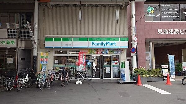 ファミリーマート　千鳥橋駅前店 420m