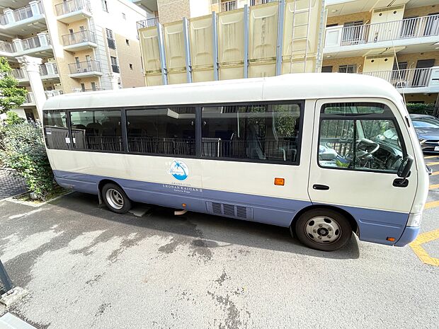 辻堂駅までのマンション居住者専用シャトルバスを無料運行しています。