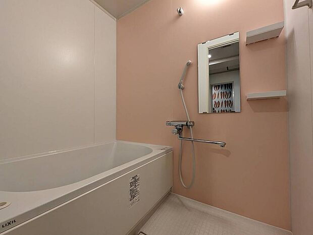 ゆったりとした浴室です！とてもきれいにお使いです！