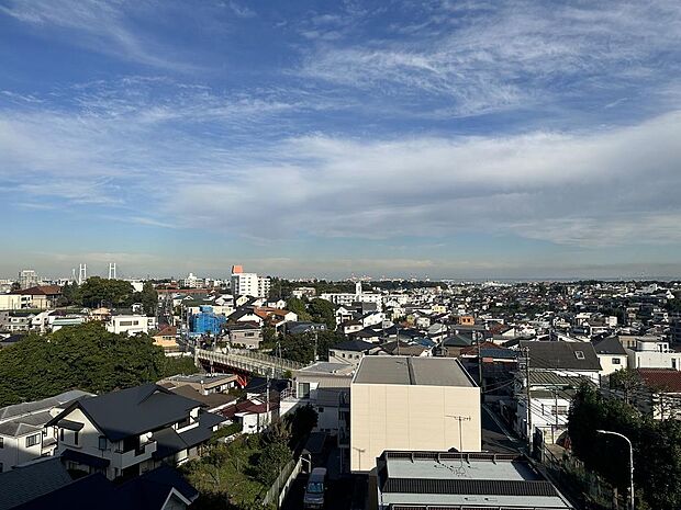 南側眺望　横浜ベイブリッジ方面を望む