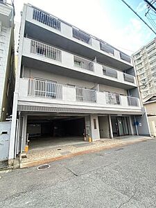 外観：鉄筋コンクリート造6階建てマンション