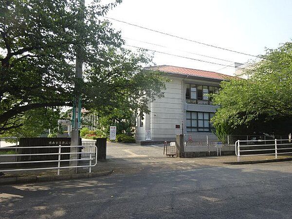 周南市立徳山小学校 徒歩13分。 970m