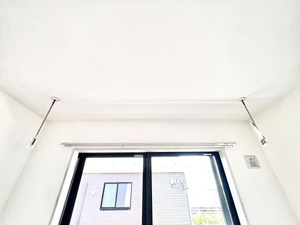 室内物干し設備を備えていて、雨の日や花粉の季節、外出中のお洗濯にも便利です(^^)/