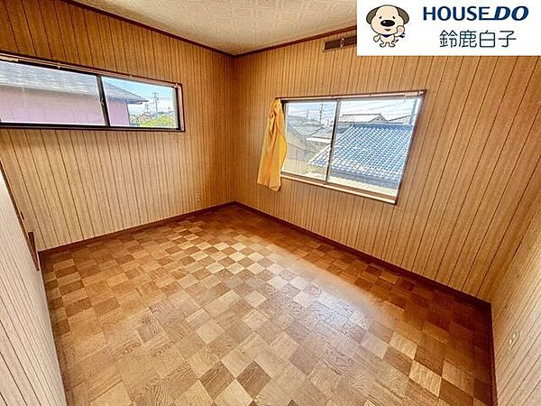 二階建て　2階洋室それぞれに収納があり使いやすいです。部屋数が多いので、大家族の方もお荷物が多い方も安心です。