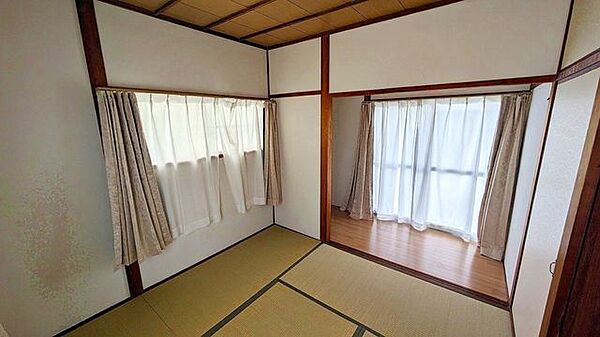 2階和室、広縁からルーフバルコニーに出られます