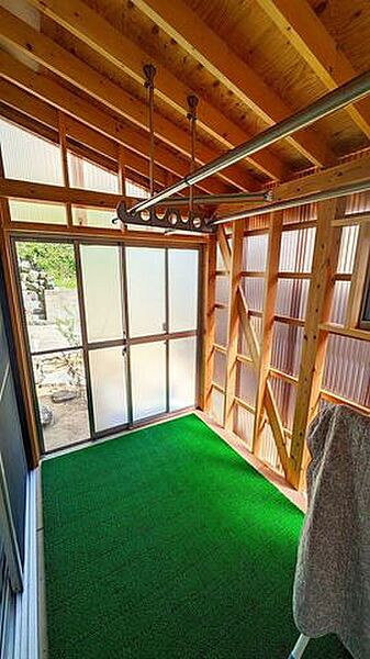 外の収納場所も新たに造作しています