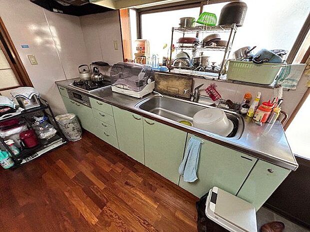 キッチンは広々壁面タイプ。カウンターキッチンよりもスペースが有効に使えると再度脚光を浴びています☆