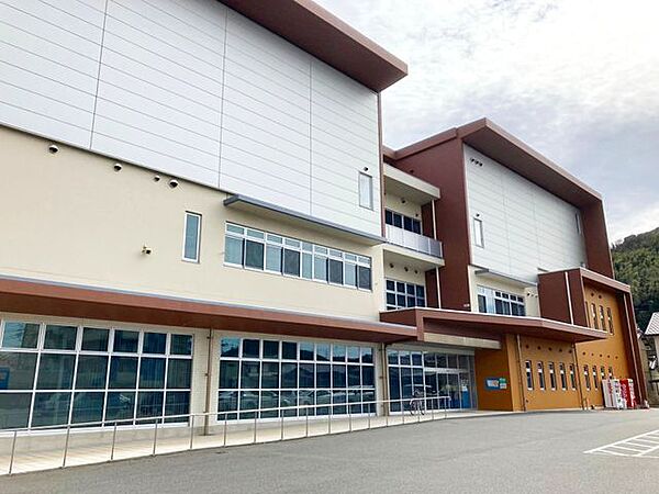 勝山支所 徒歩17分。 1340m