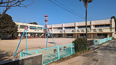 暁の星幼稚園 徒歩14分。 1120m