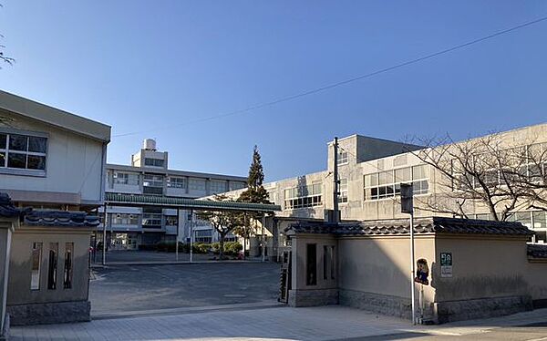下関市立豊浦小学校 徒歩22分。 1750m