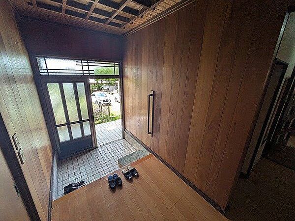 玄関を拡大表示