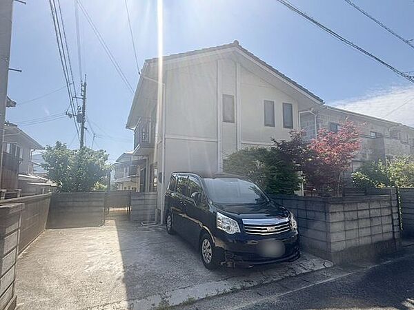 駐車場側から