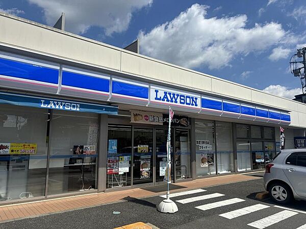 ローソン 武蔵村山中央三丁目店　約280m（徒歩4分）