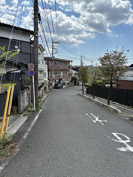 北西側前面道路