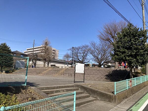 赤堀公園 徒歩8分（約640m）