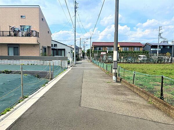 前面道路約4m