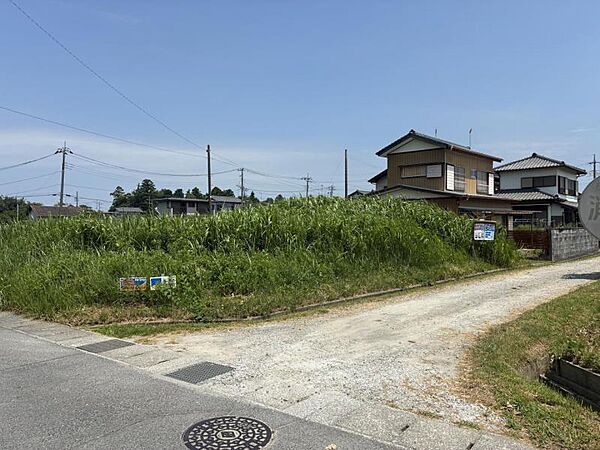 南東側道路　幅員4.5m　接道約8.10m