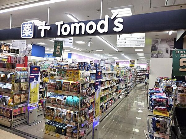 トモズ クイーンズ伊勢丹石神井公園店：徒歩1分（70m）