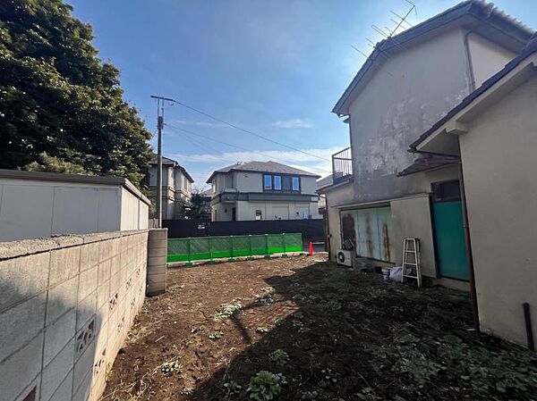 現地敷地内北側からの写真