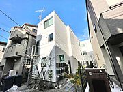 京成金町駅より徒歩9分 築9年5ヶ月 3階建の賃貸物件