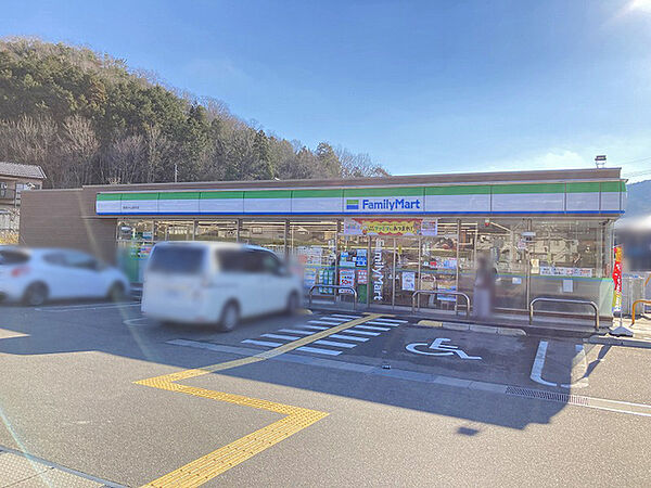 ファミリーマート 園部小山西町店