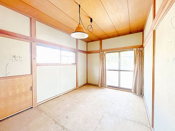 【内外装リフォーム中8/1更新】2階和室は洋室に変更いたします。床フローリングに変更、クロス仕上げなどのリフォームを行います。