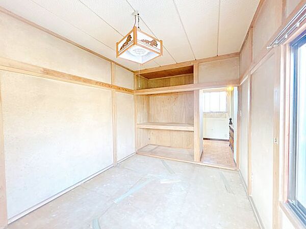 【内外装リフォーム中8/1更新】2階和室は洋室に変更いたします。床フローリングに変更、クロス仕上げなどのリフォームを行います。