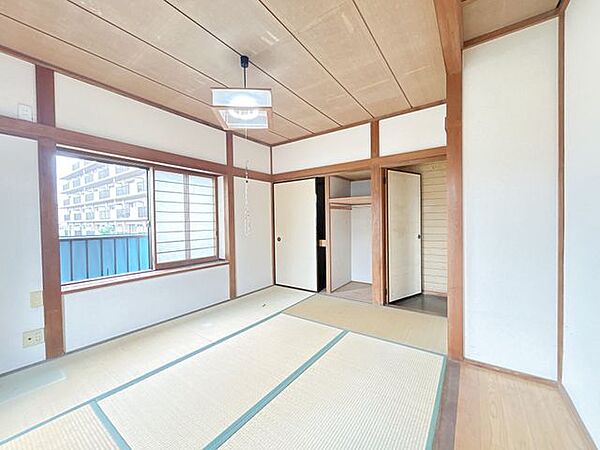 【内外装リフォーム中9/18更新】2階和室は洋室に変更いたします。床フローリングに変更、クロス仕上げなどのリフォームを行います。