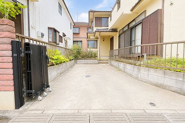 【内外装リフォーム中】