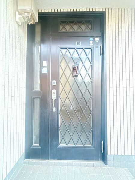 【内外装リフォーム中9/19更新】玄関ドアの様子。玄関ドアの鍵は交換いたしますので、安心して新生活を始められますね
