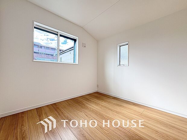 穏やかな雰囲気が漂う、心落ち着く特別な空間。静けさと心地よさが溢れる居室スペース。