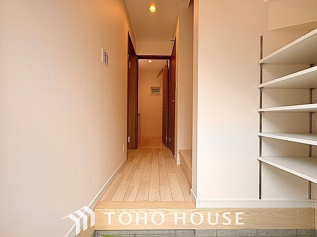 コンパクトで効率的な玄関収納。整理整頓にこだわった収納で、心地よい暮らしを実現します。