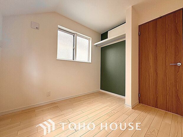 穏やかな雰囲気が漂う、心落ち着く特別な空間。静けさと心地よさが溢れる居室スペース。