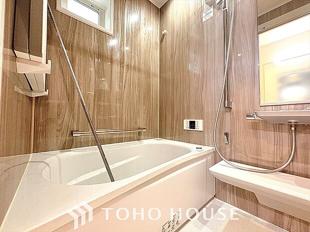 浴室暖房乾燥機を完備し、夜間や雨天時のお洗濯も安心の浴室設備です。