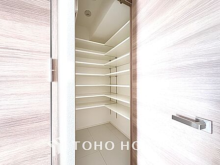 使いやすく美しい収納で、心地よい暮らしをお約束します。スタイリッシュな収納で、美しく整頓されたライフスタイルを。