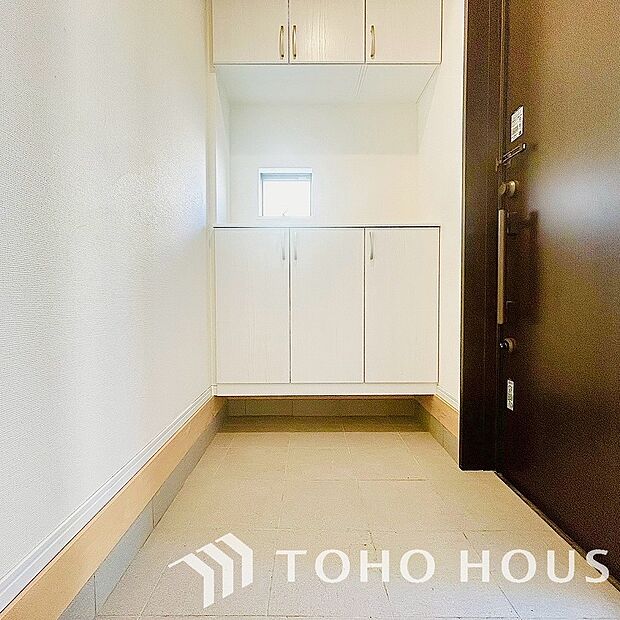 コンパクトで効率的な玄関収納。整理整頓にこだわった収納で、心地よい暮らしを実現します。