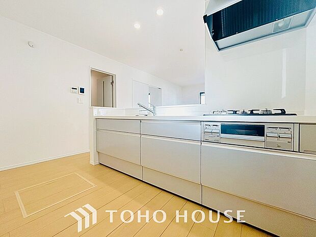 機能性と美しさが融合した、キッチンでの新たな料理体験。美味しい食卓と幸せな時間。