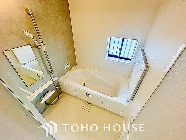 浴室暖房乾燥機を完備し、夜間や雨天時のお洗濯も安心の浴室設備です。