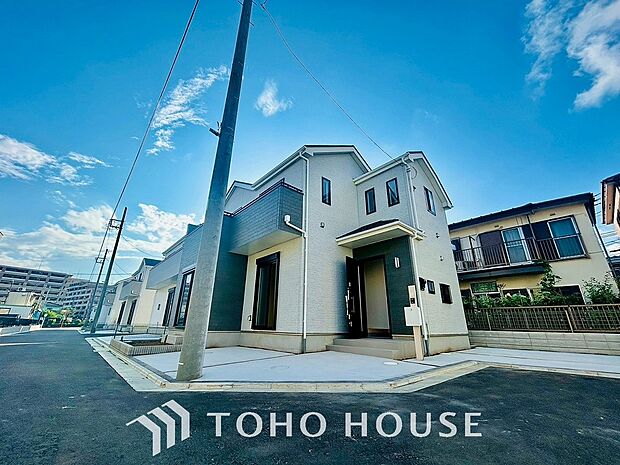 鮮やかなデザインと美しさが際立つ外観、心地よい暮らしのはじまり。