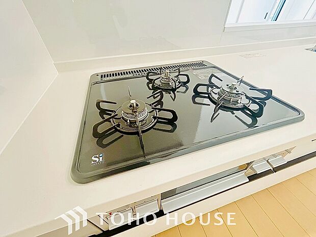 3口コンロでお料理のスピードもUP。効率よくお料理ができますね。