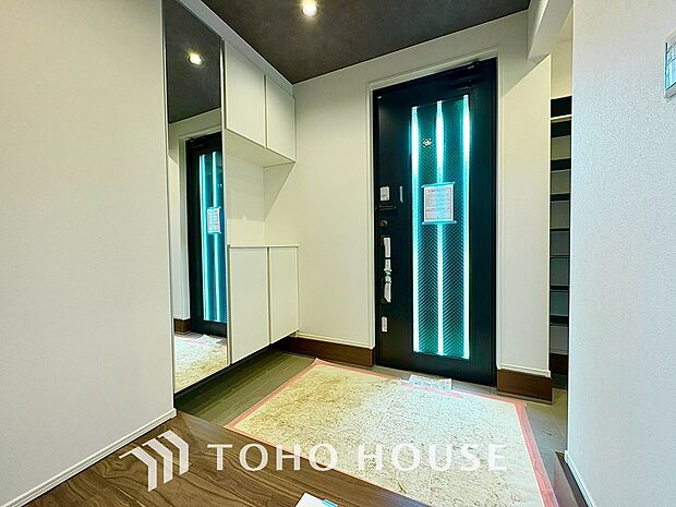 コンパクトで効率的な玄関収納。整理整頓にこだわった収納で、心地よい暮らしを実現します。