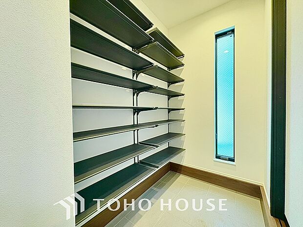 使い勝手の良いシューズインクローク。収納のゆとりは心のゆとり。