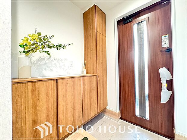 コンパクトで効率的な玄関収納。整理整頓にこだわった収納で、心地よい暮らしを実現します。