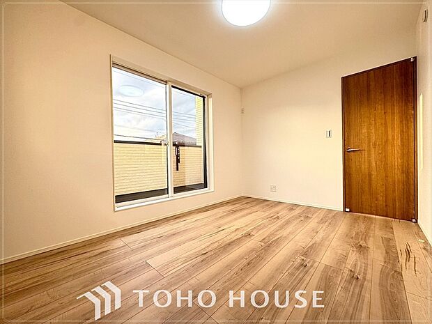 穏やかな雰囲気が漂う、心落ち着く特別な空間。静けさと心地よさが溢れる居室スペース。