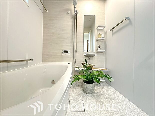 浴室暖房乾燥機を完備し、夜間や雨天時のお洗濯も安心の浴室設備です。